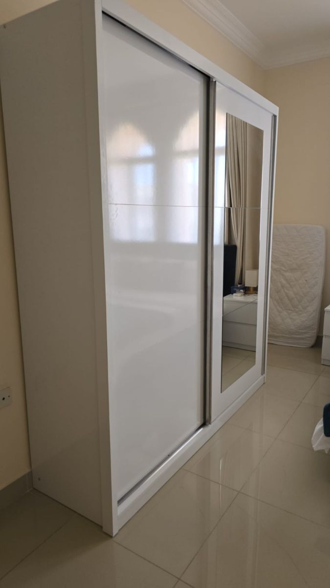 Dining table without chairs, Wardrobe, washing machine - Image 1