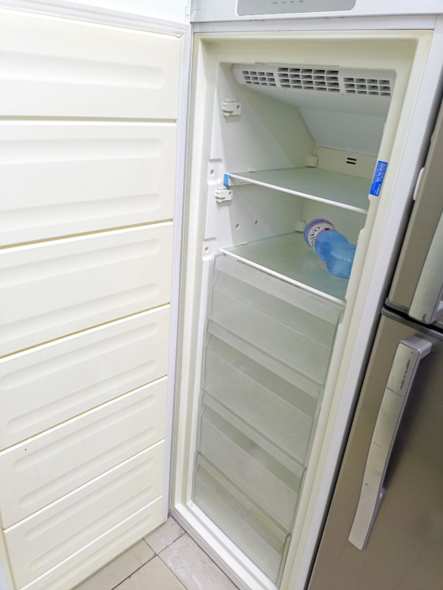 Indesit stand freezer - Image 2