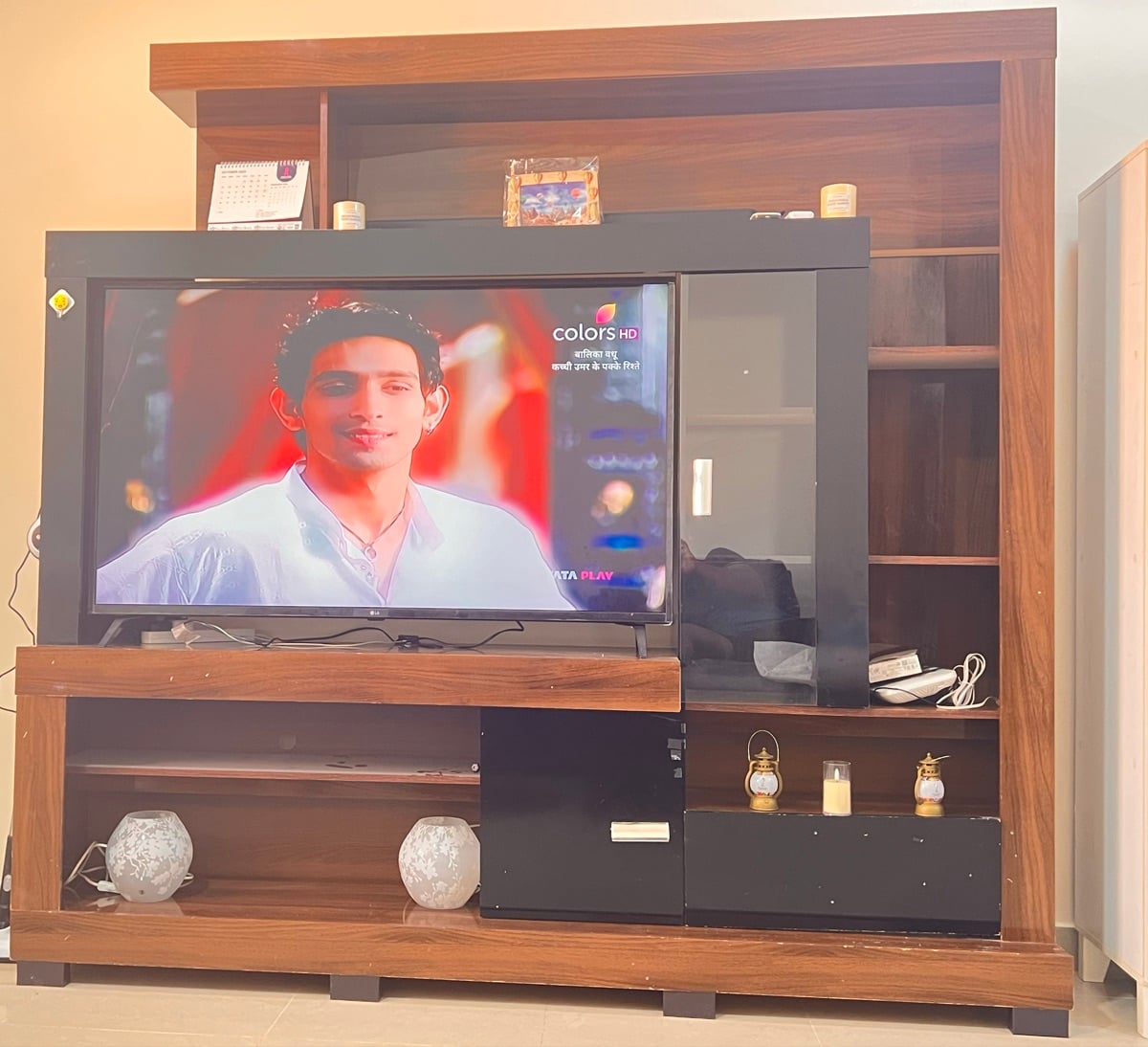 TV unit - Image 1