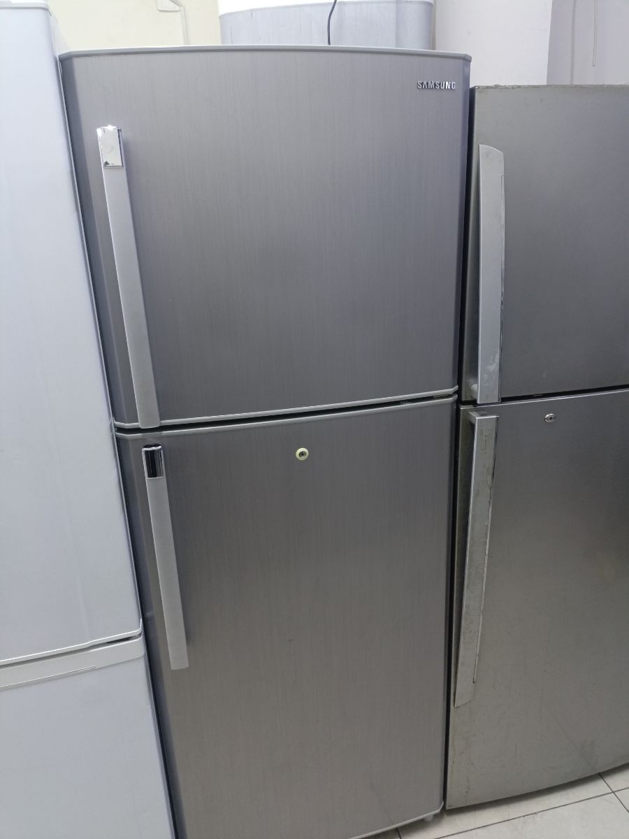 Samsumg refrigerator - Image 1