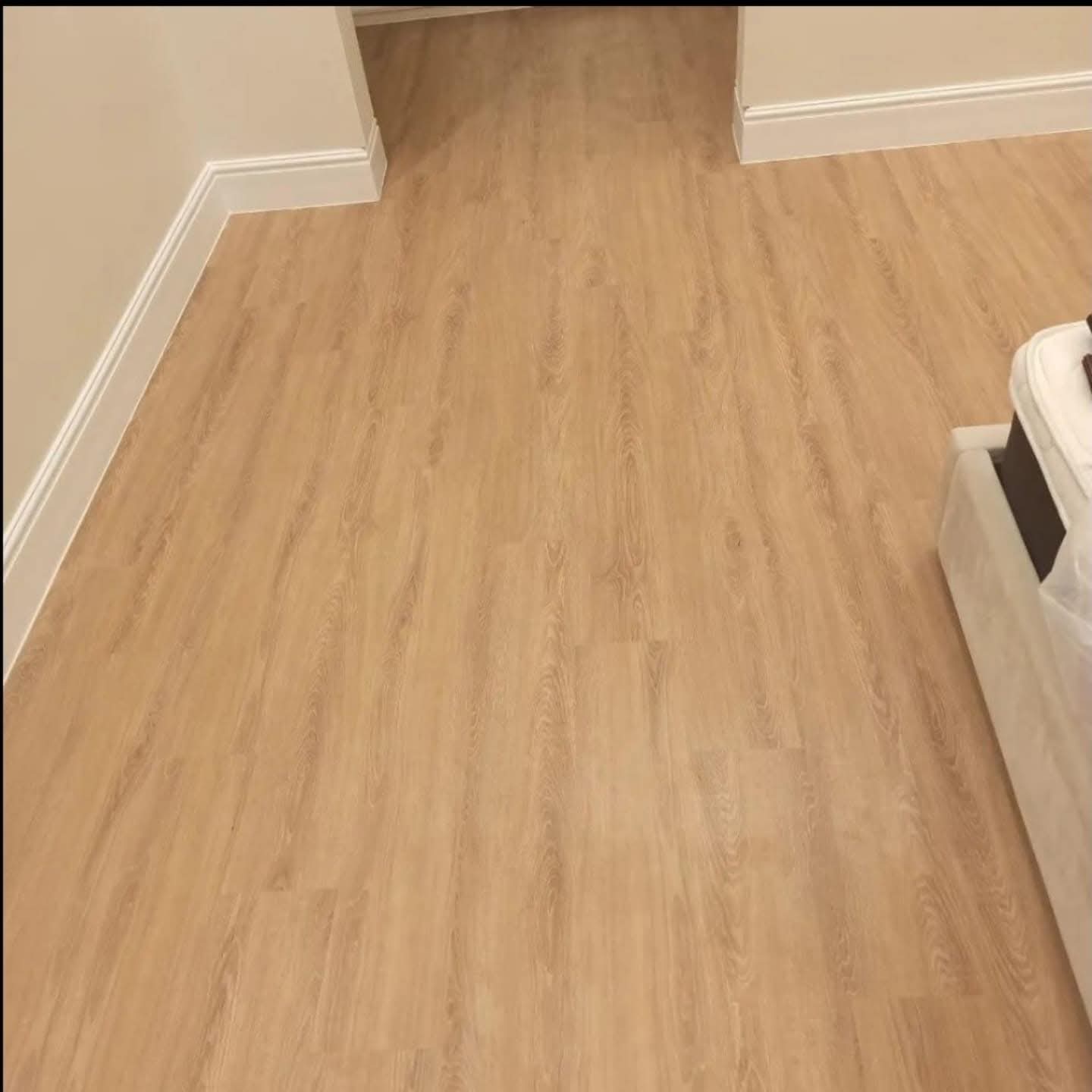 Commercial / Residential Vinyl flooring  for Sale  - Image 9
