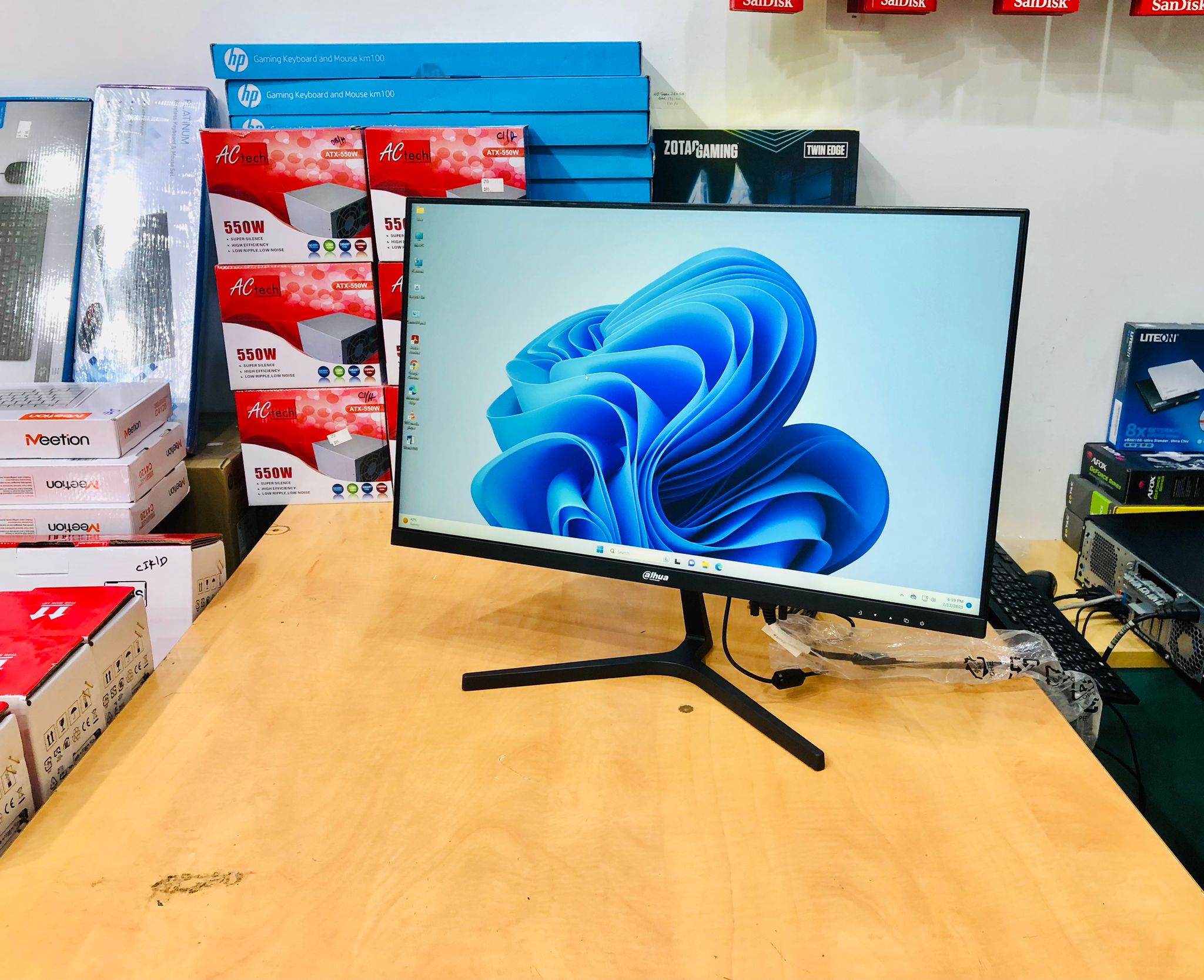  USED & NEW 19"-22"-23"-24"-27"-32" INCH MONITOR  - Image 2