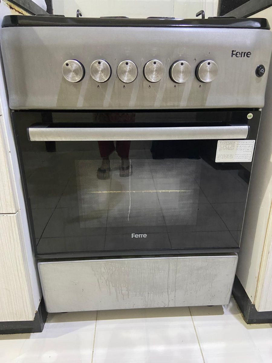 4 burner gas cooking range - Image 1