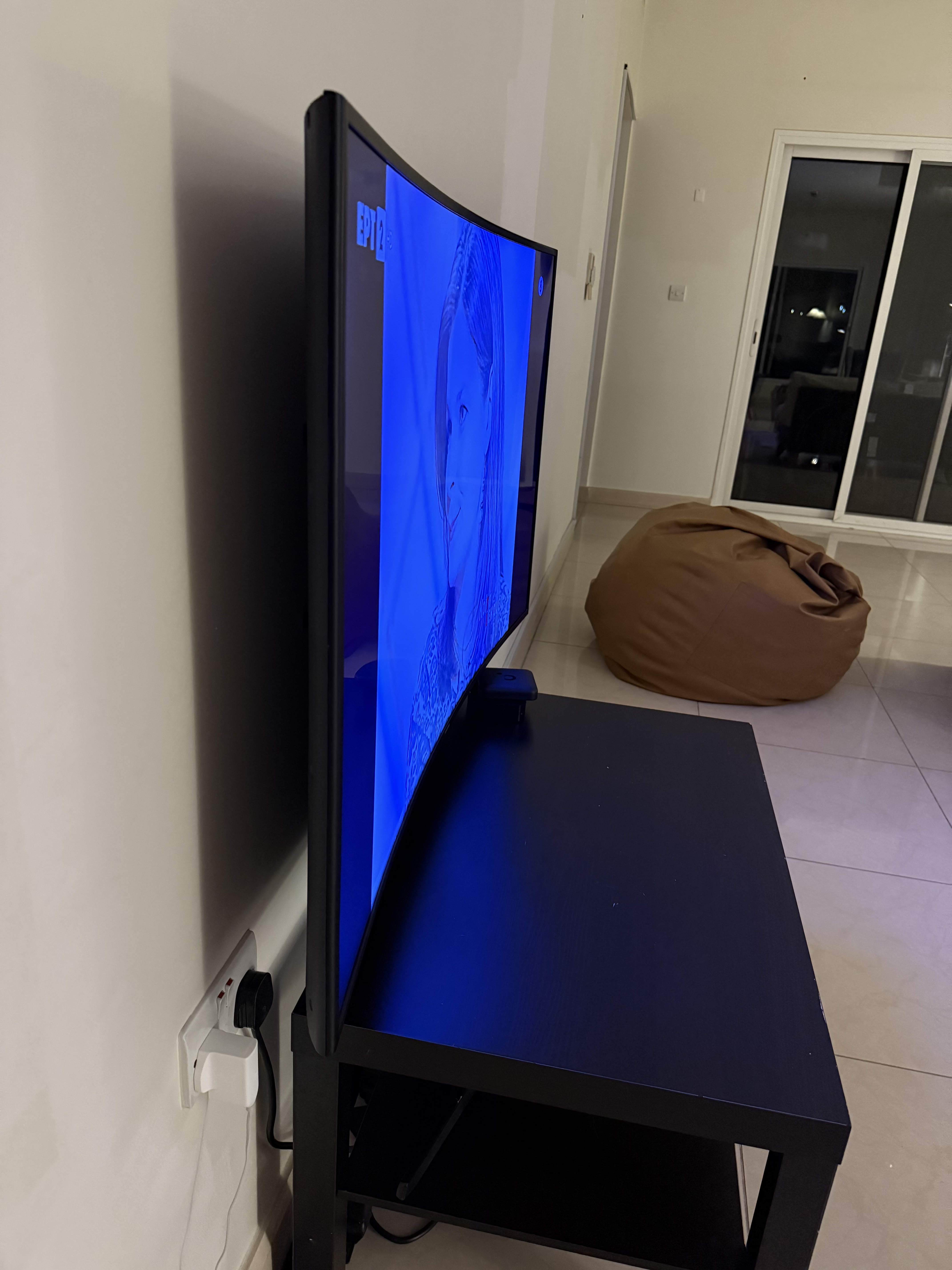 Samsung 55" Curved Ultra High Definition - Image 4