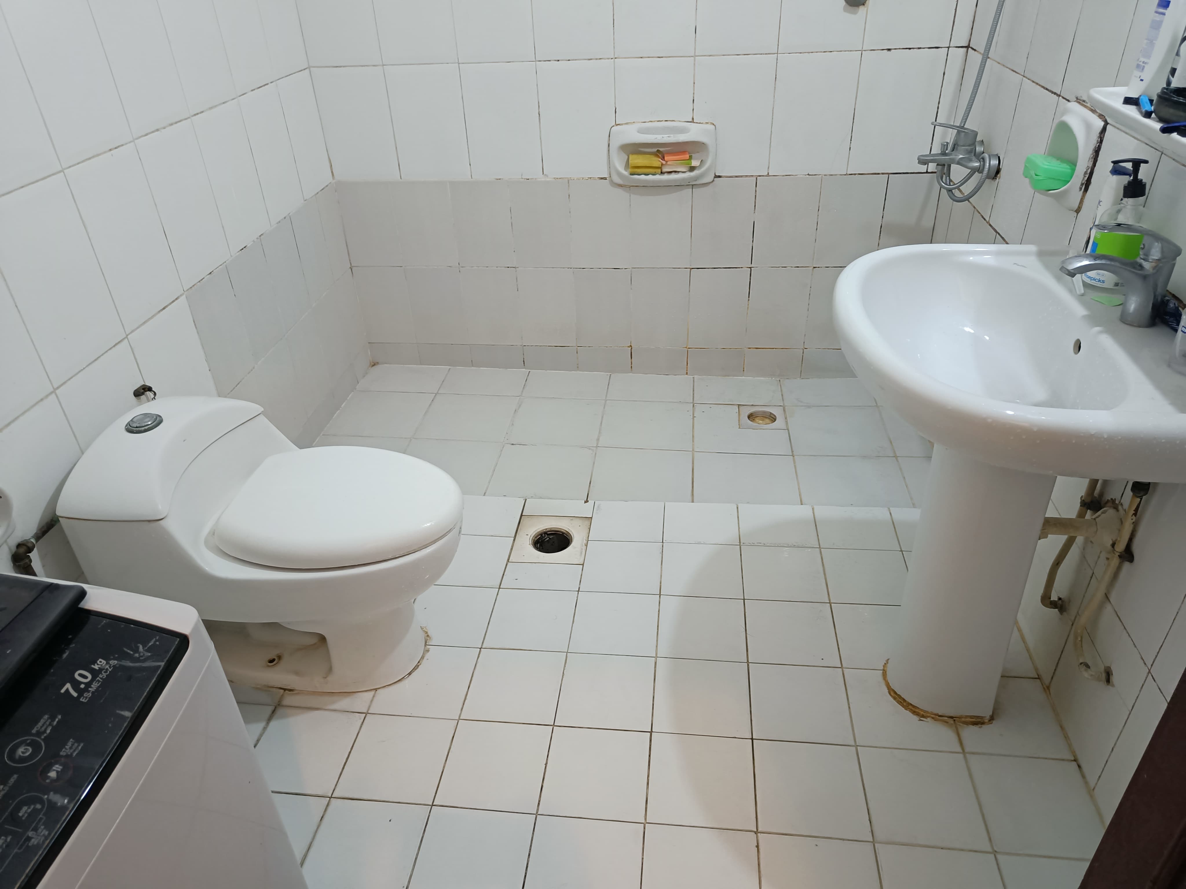 ATTACHED BATHROOM AVAILABLE  - Image 3