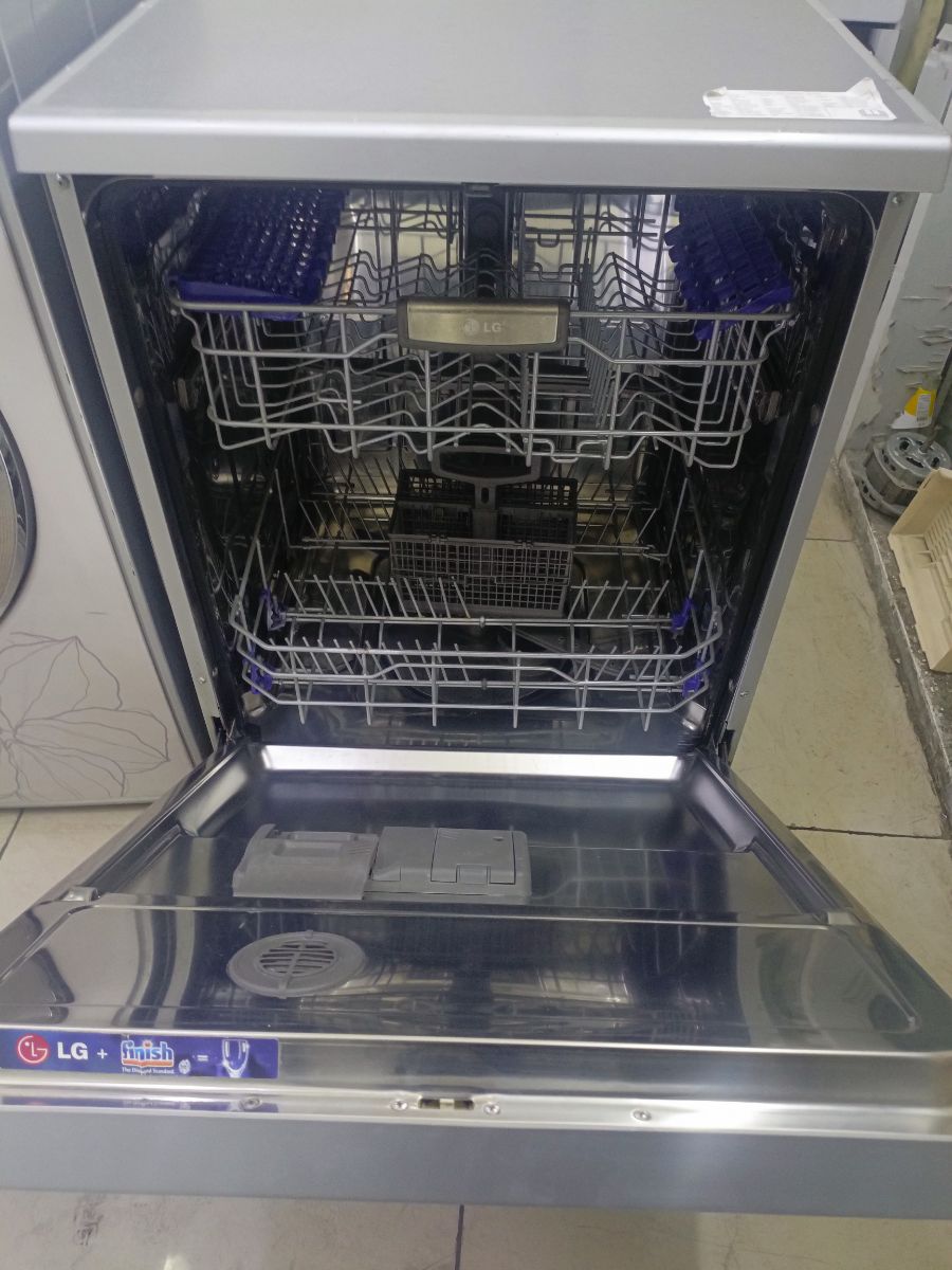 Lg dishwasher - Image 2