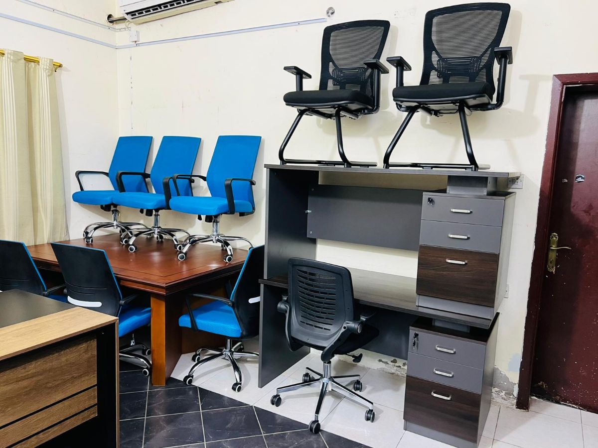 Used office desk and chair buy sell in qatar 55157083 - Image 4