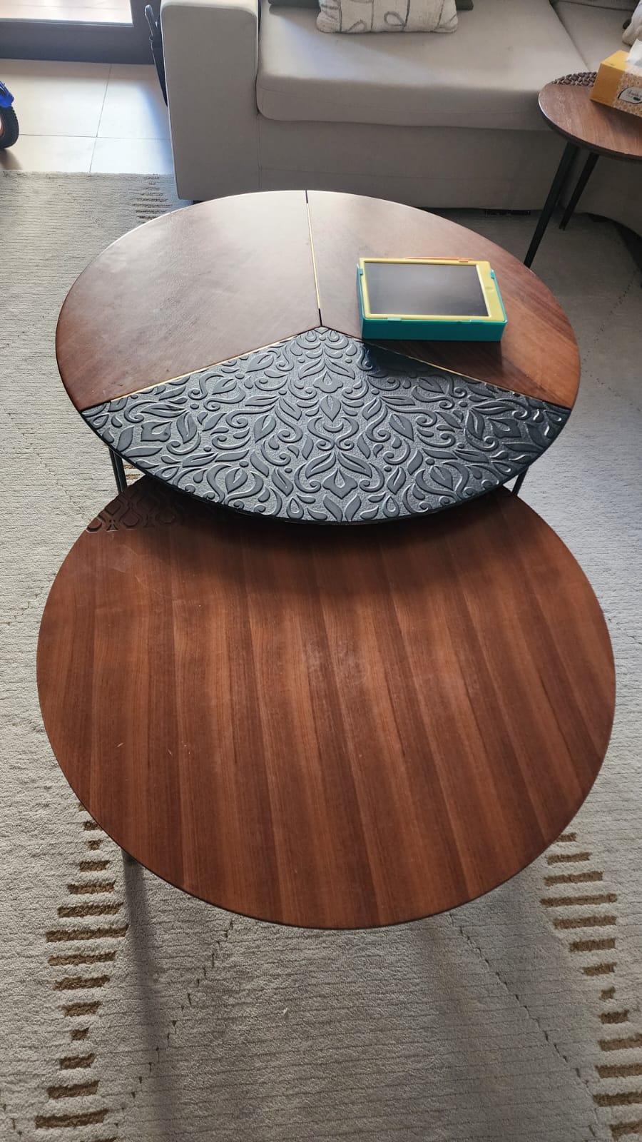 Sofa  and dressing table  - Image 10
