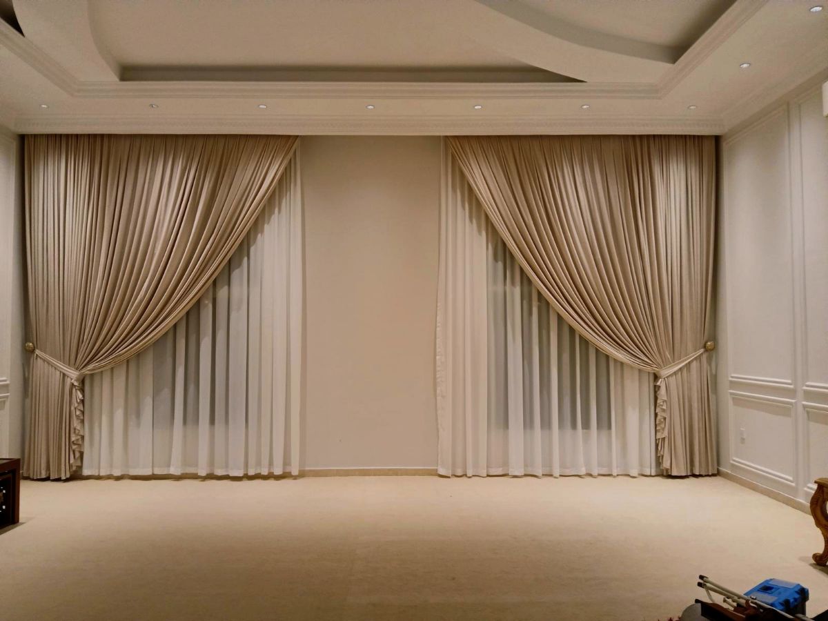 Curting, Carpet, Sofa, Wallpaper,  Furniture - Image 12