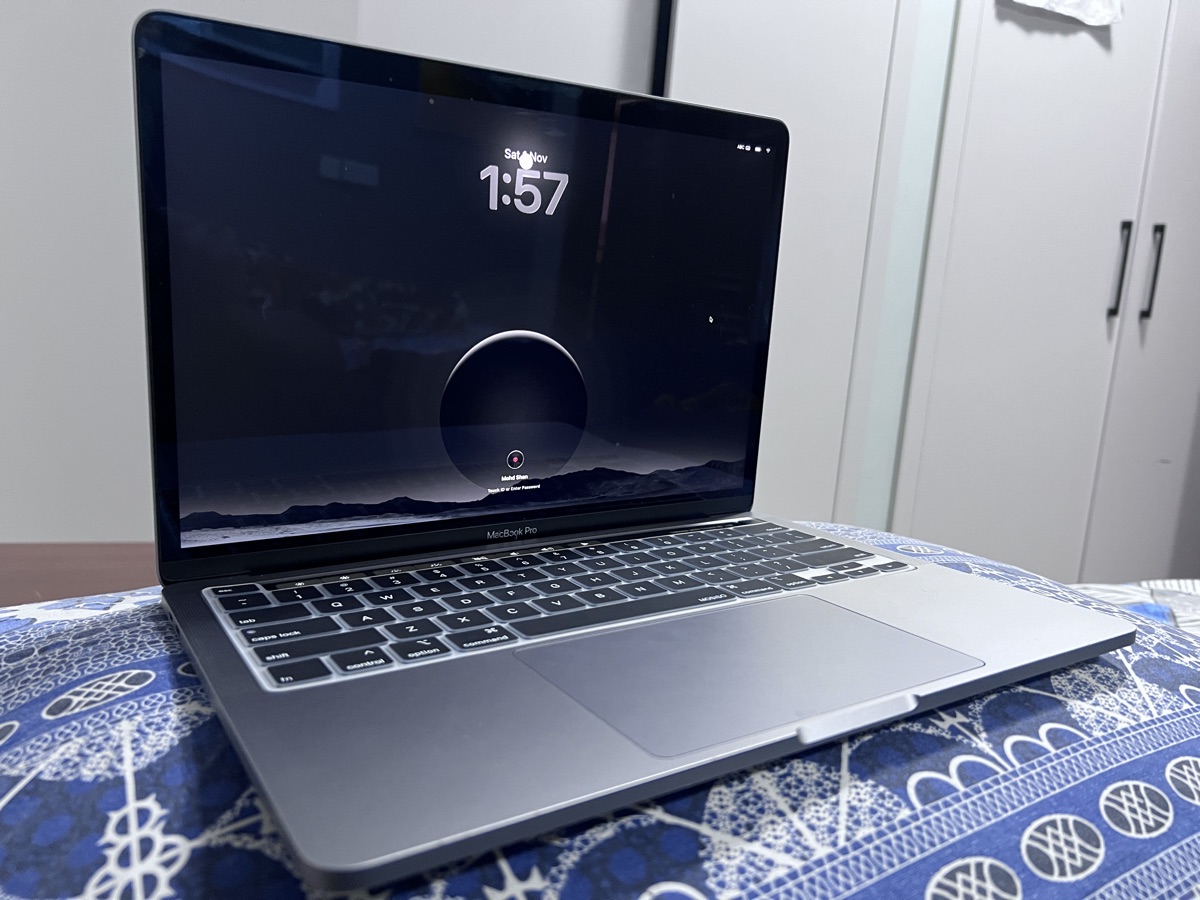 Macbook pro m1 13 inch 2020 space grey - Image 3