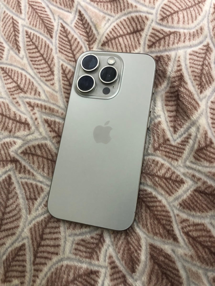 I phone 15 pro 256 - Image 2