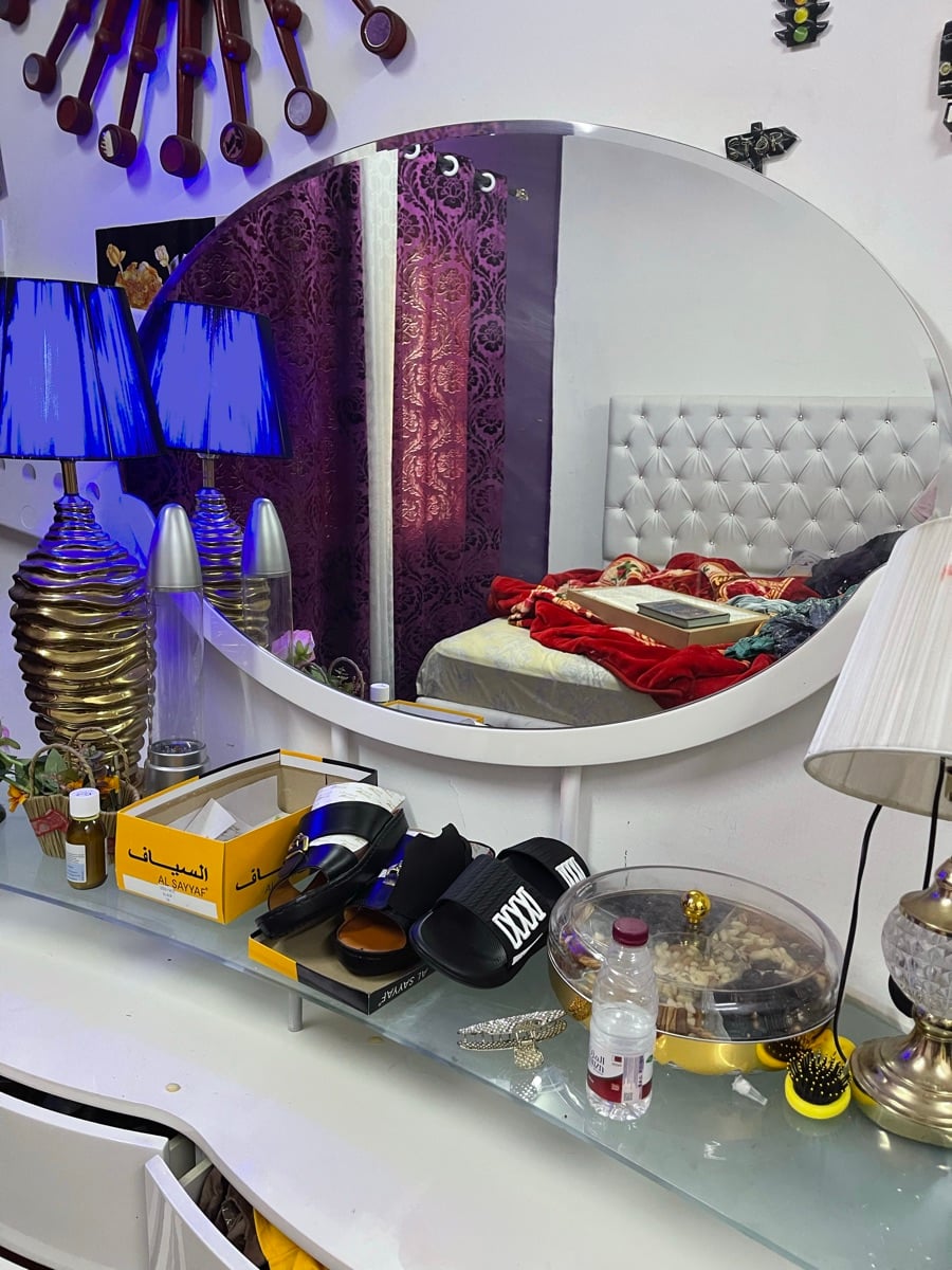 Dressing table with 2 side table - Image 2