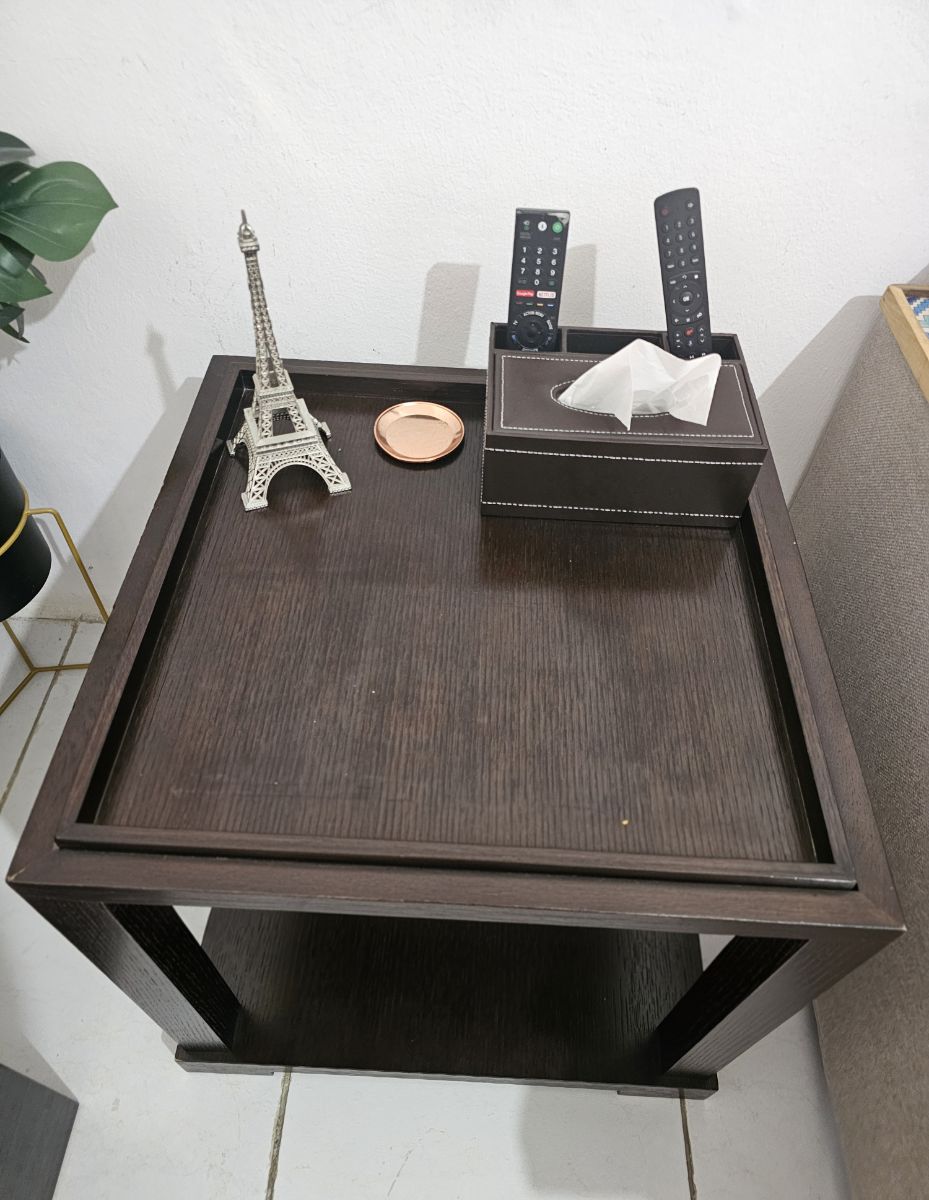 Stands and tables - Image 3