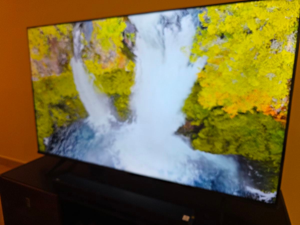 UHD TV FOR SALE IN MINT CONDITION - Image 2