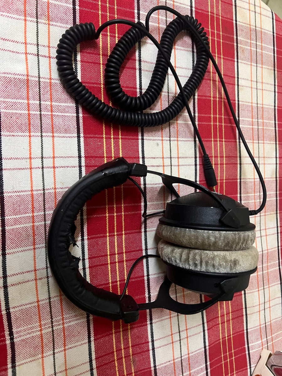 Bayerdynamic DT770 pro 250 ohms studio quality headphones + Soundblaster X G6 headphones amplifier - Image 1