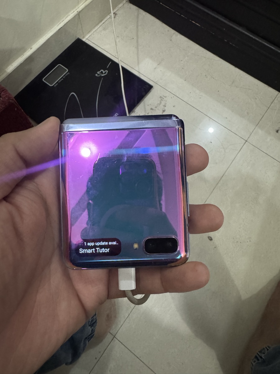 Samsung Z flip - Image 1