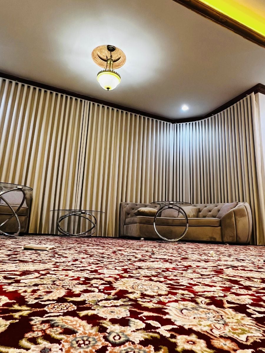 Curting, Carpet, Sofa, Wallpaper,  Furniture - Image 5