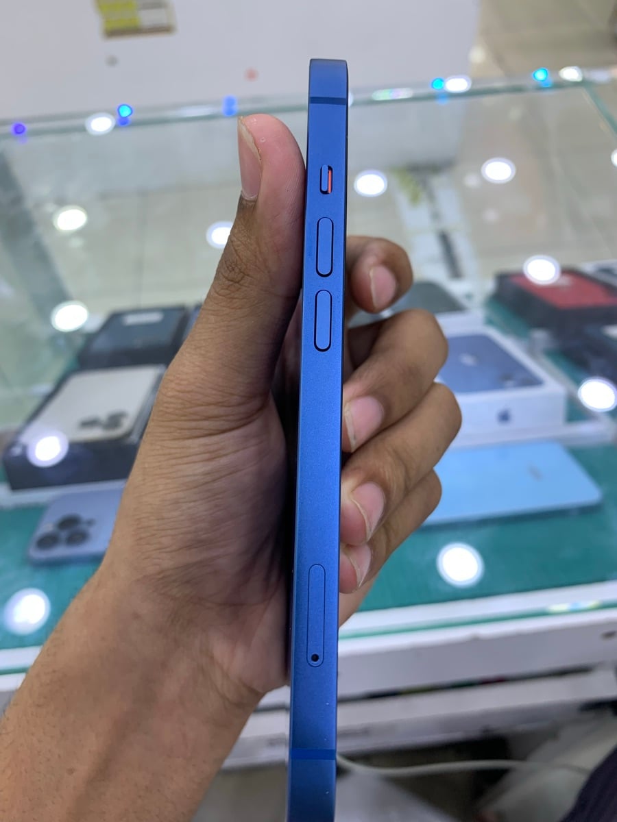 iPhone 13 - Image 4