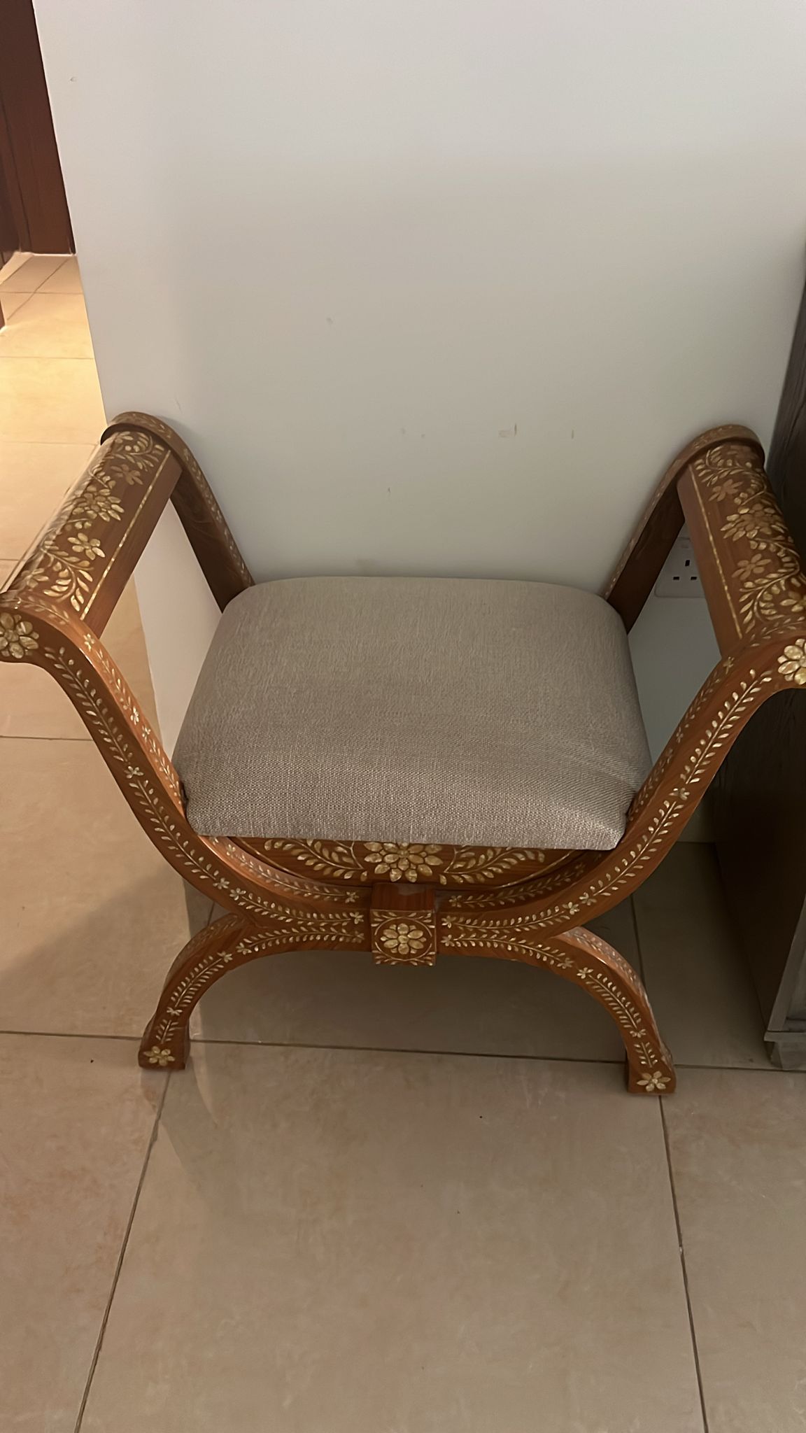 Sofa  and dressing table  - Image 6