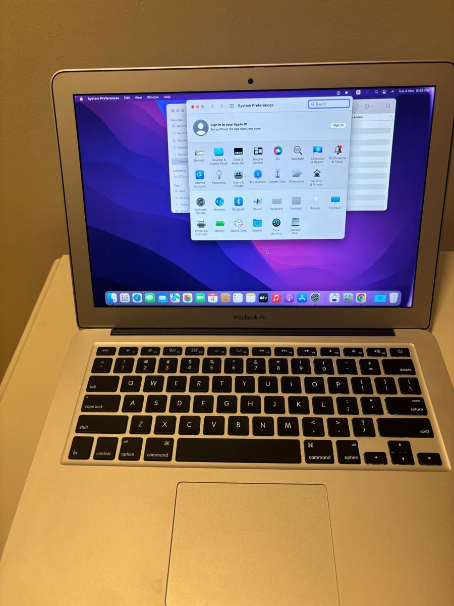 MacBook Air - Image 3