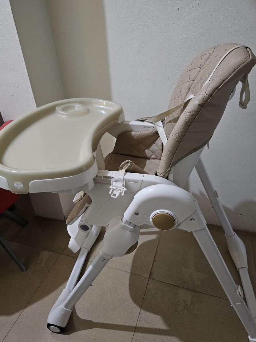 Giggles  high chair - Image 3