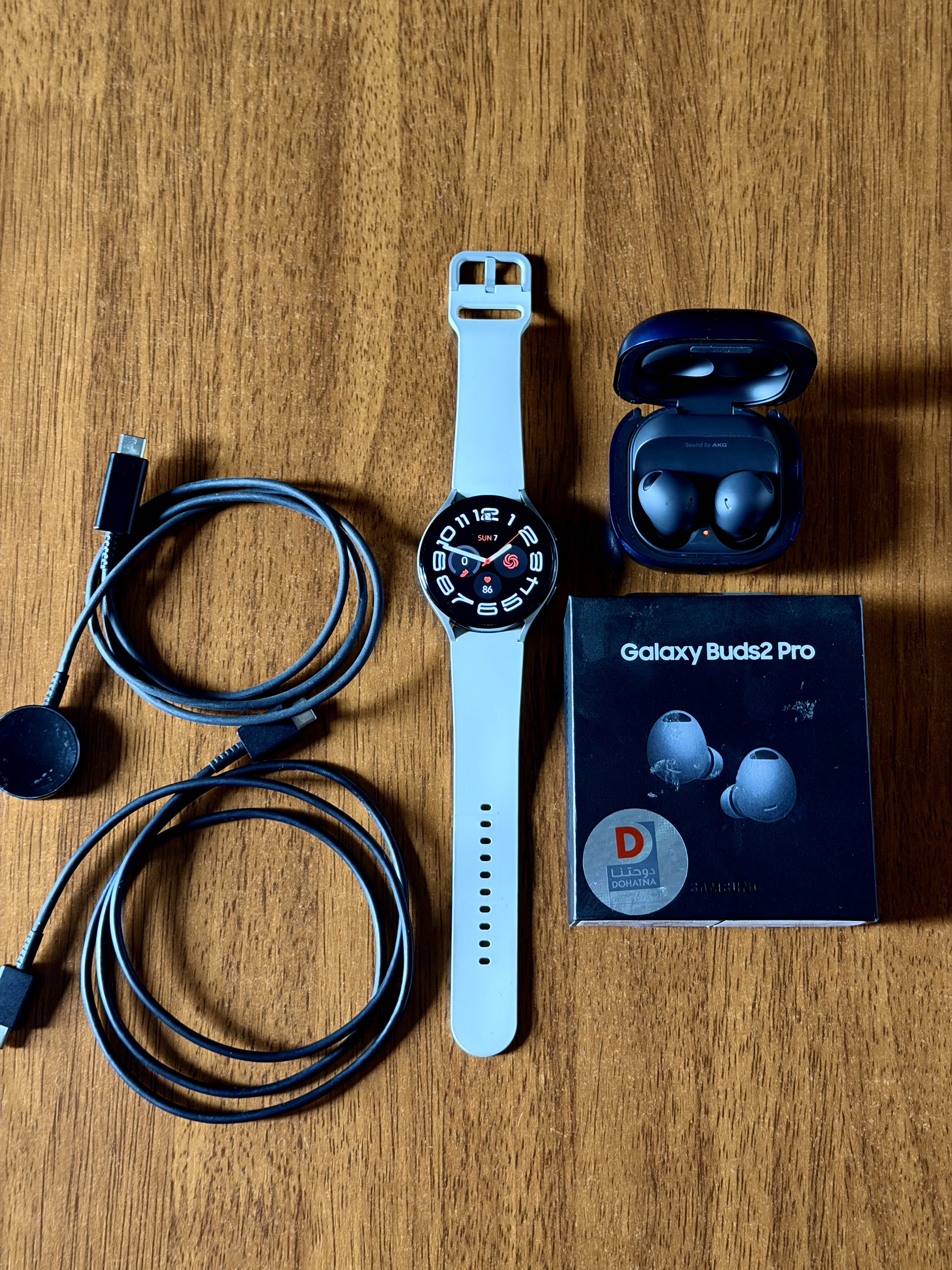 Samsung Watch 5 & Galaxy Buds2 Pro & Samsung Cable - Image 2