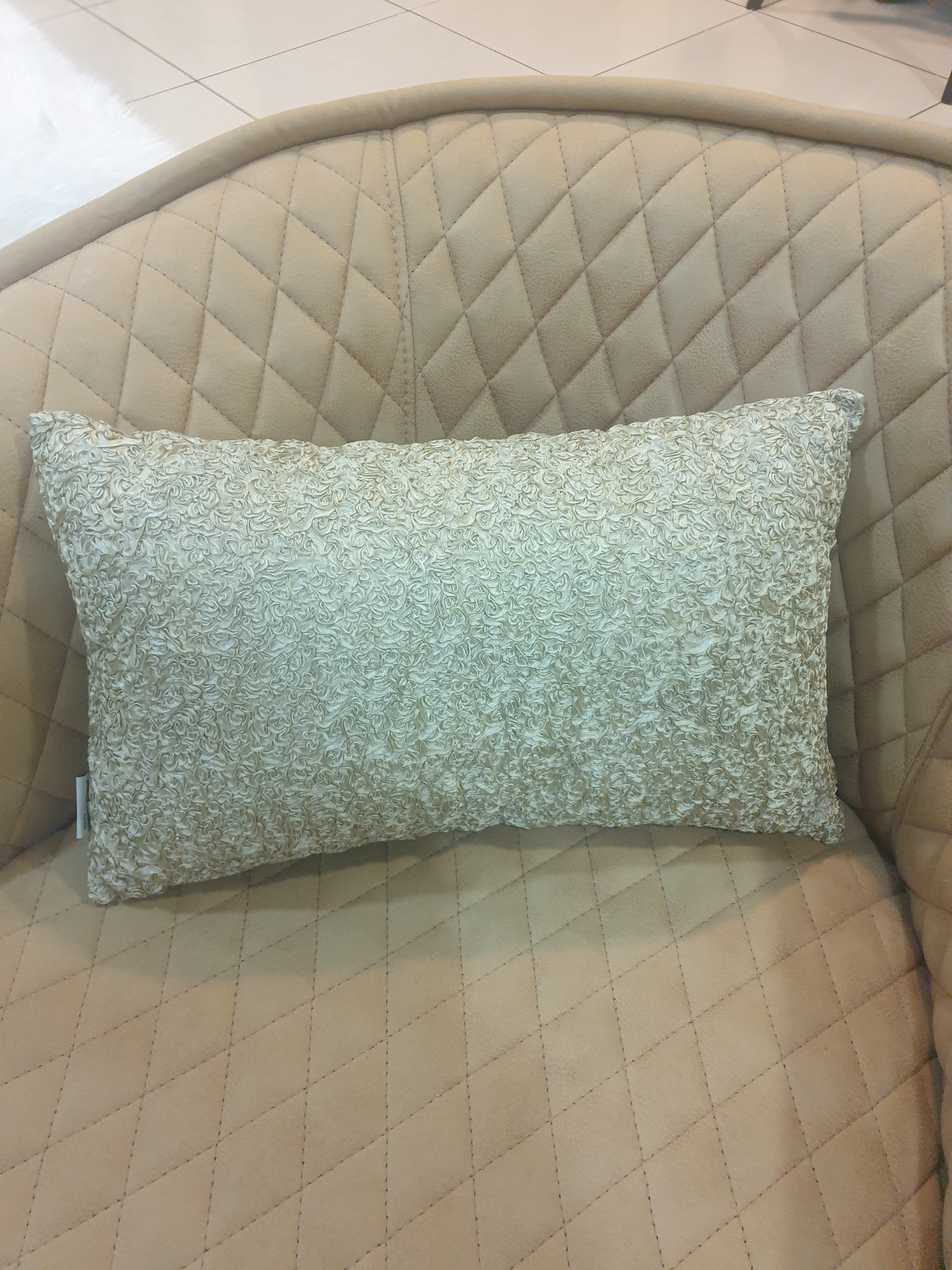Throw Lumbar pillows  - Image 2