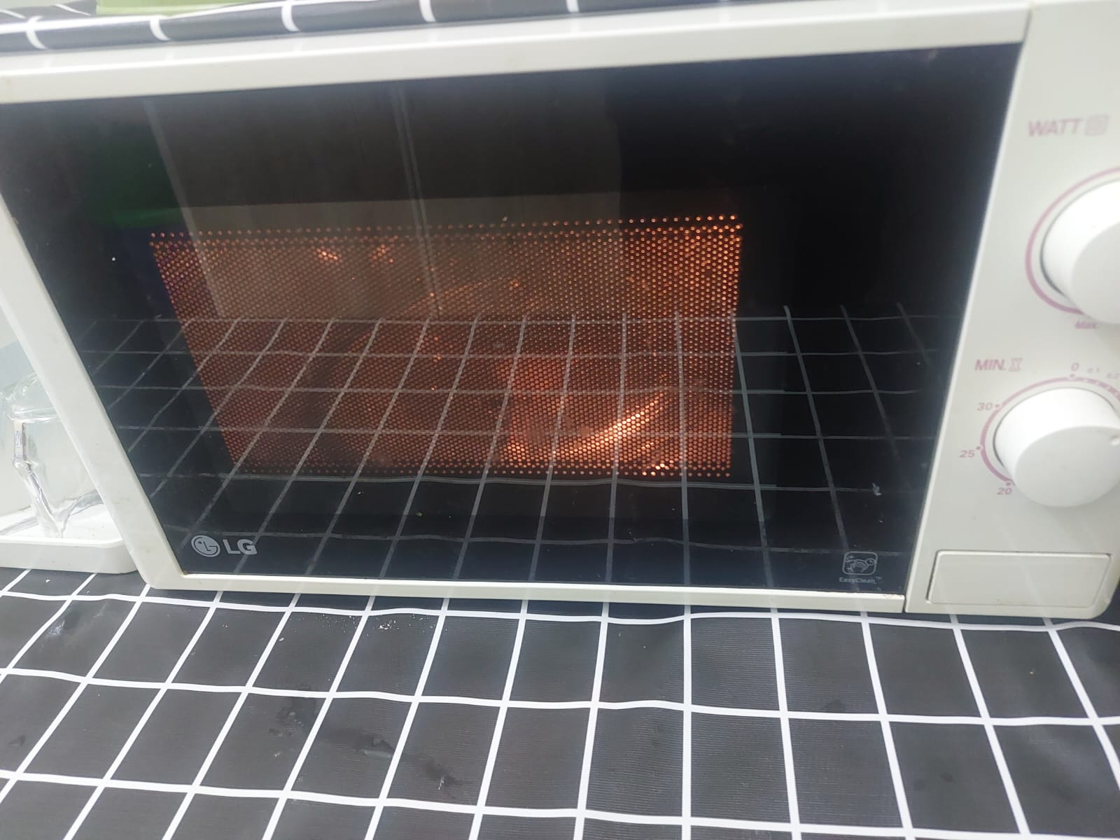 LG MICROWAVE 100QR - Image 3