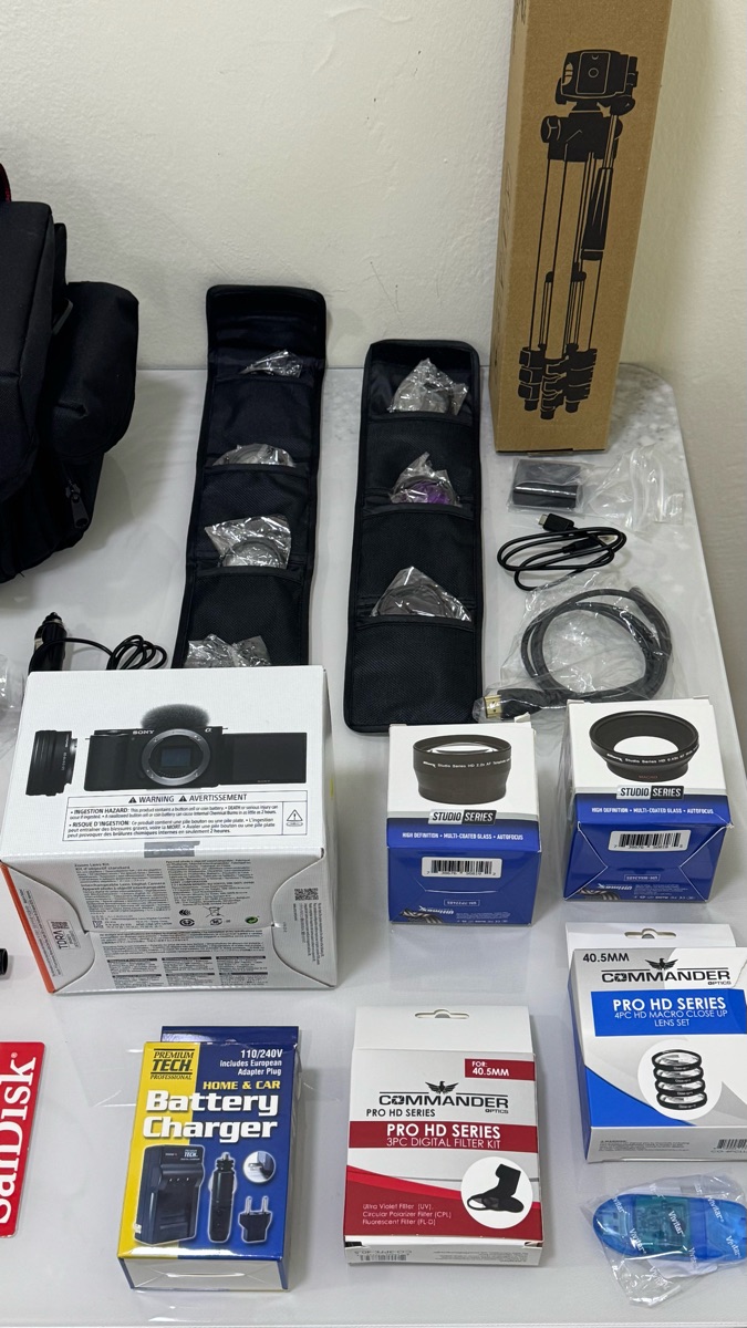 Sony ZV-E10 Mirrorless Camera with 16-50mm Lens - Image 12