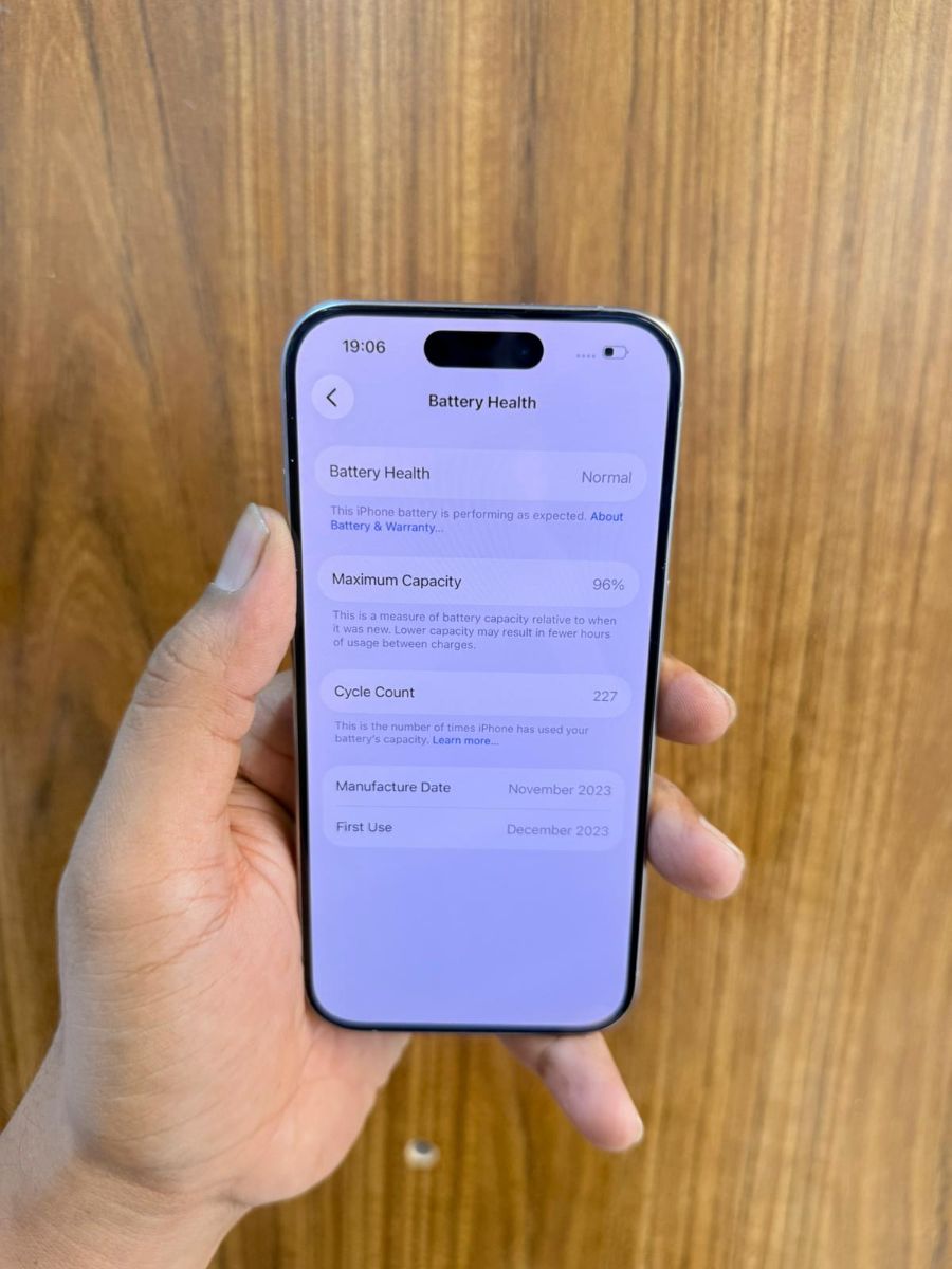 Iphone 15 pro netural titanium 256gb - Image 2