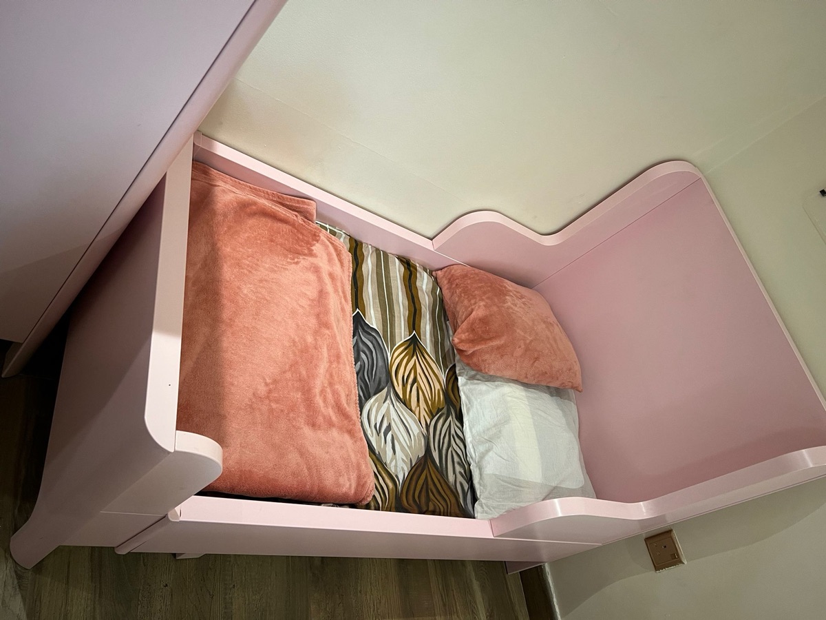 Kid’s bed in pink color - Image 1