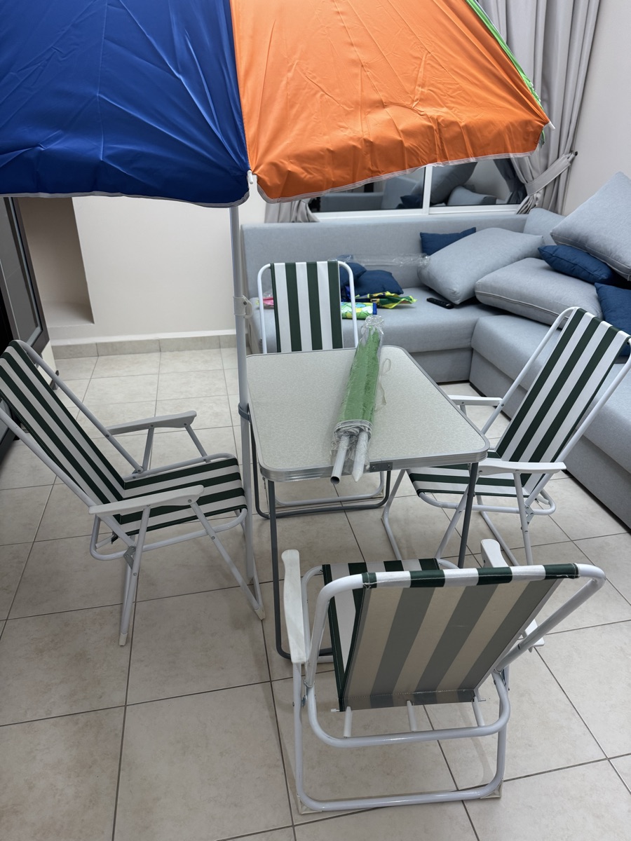 New 4 chairs + table + 2 umbrellas - Image 3