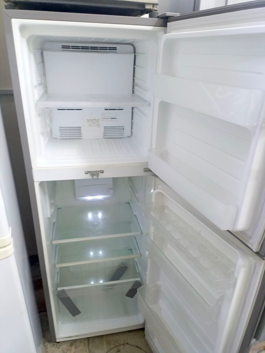 Sharp refrigerator - Image 2