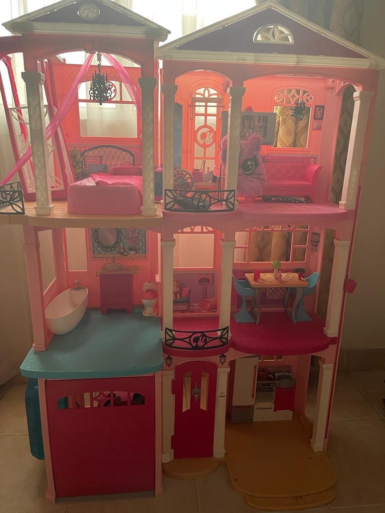Barbie House - Image 1