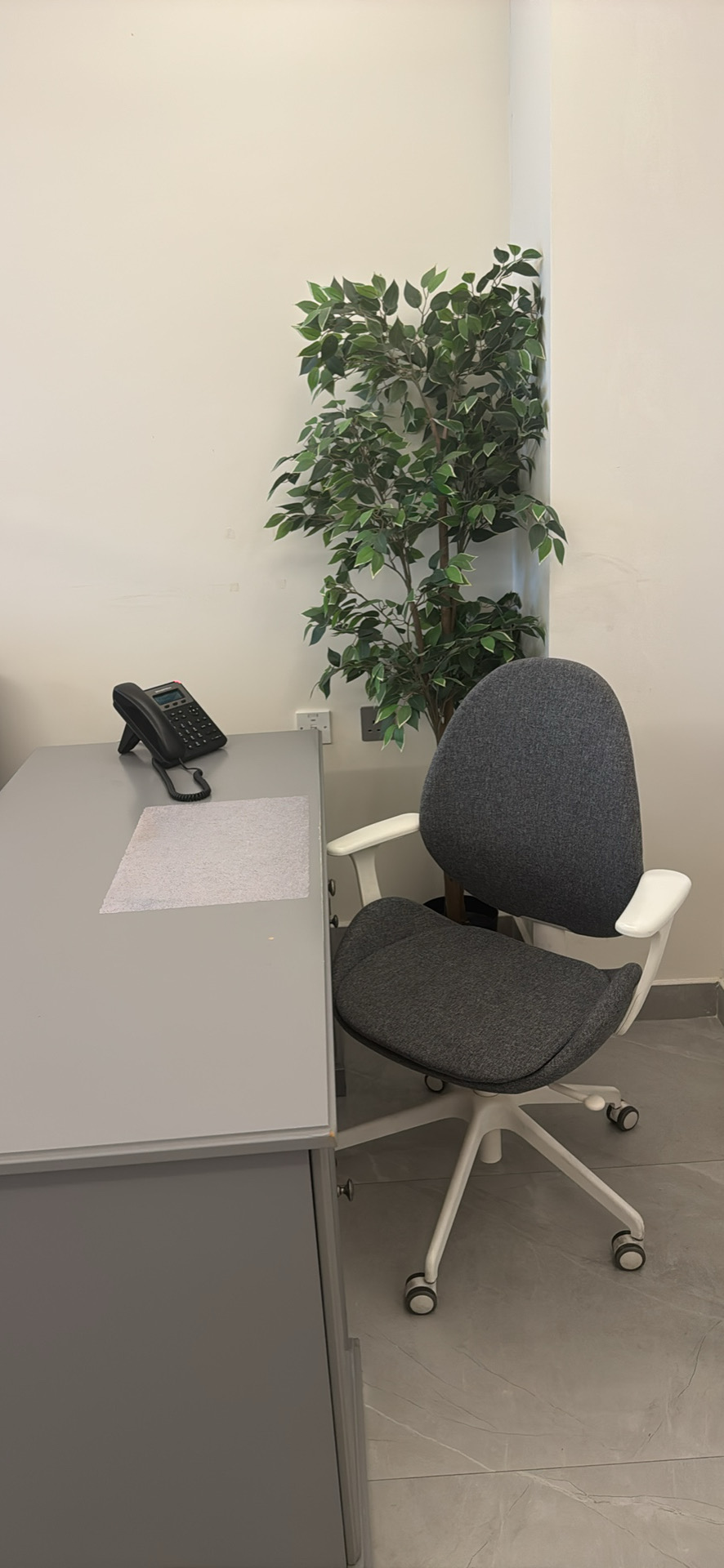 Office desk, fila cabinet, office chair 1350 Qr last fixed price perfect condition  - Image 5