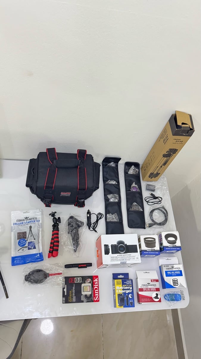 Sony ZV-E10 Mirrorless Camera with 16-50mm Lens - Image 3