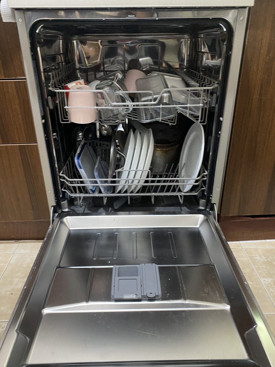 EXCELLENT CONDITION Samsung Dishwasher DW60M5050FS - Image 6