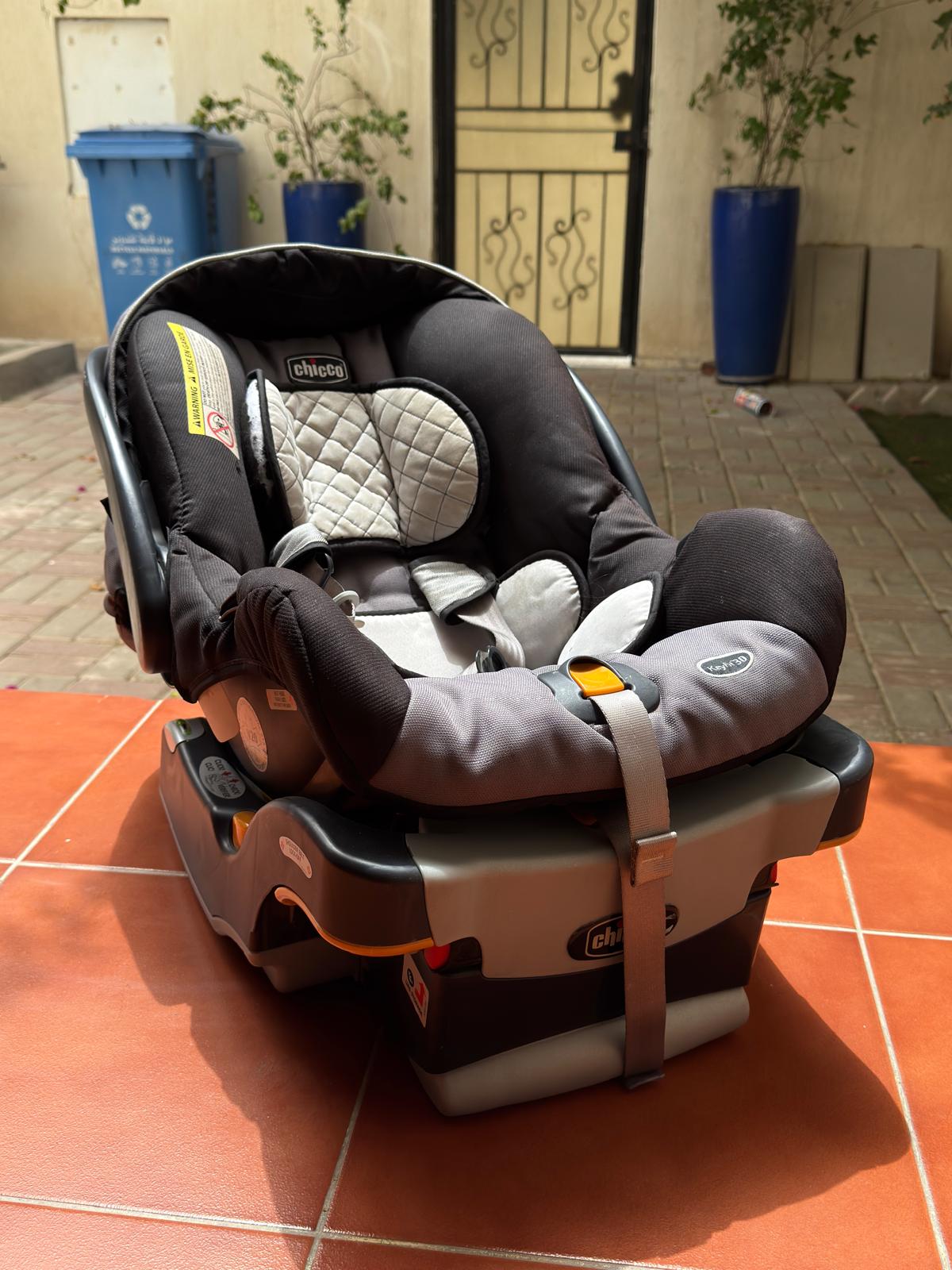 CHICCO -CAR SEAT FROM 0-1 YEAR - Image 1
