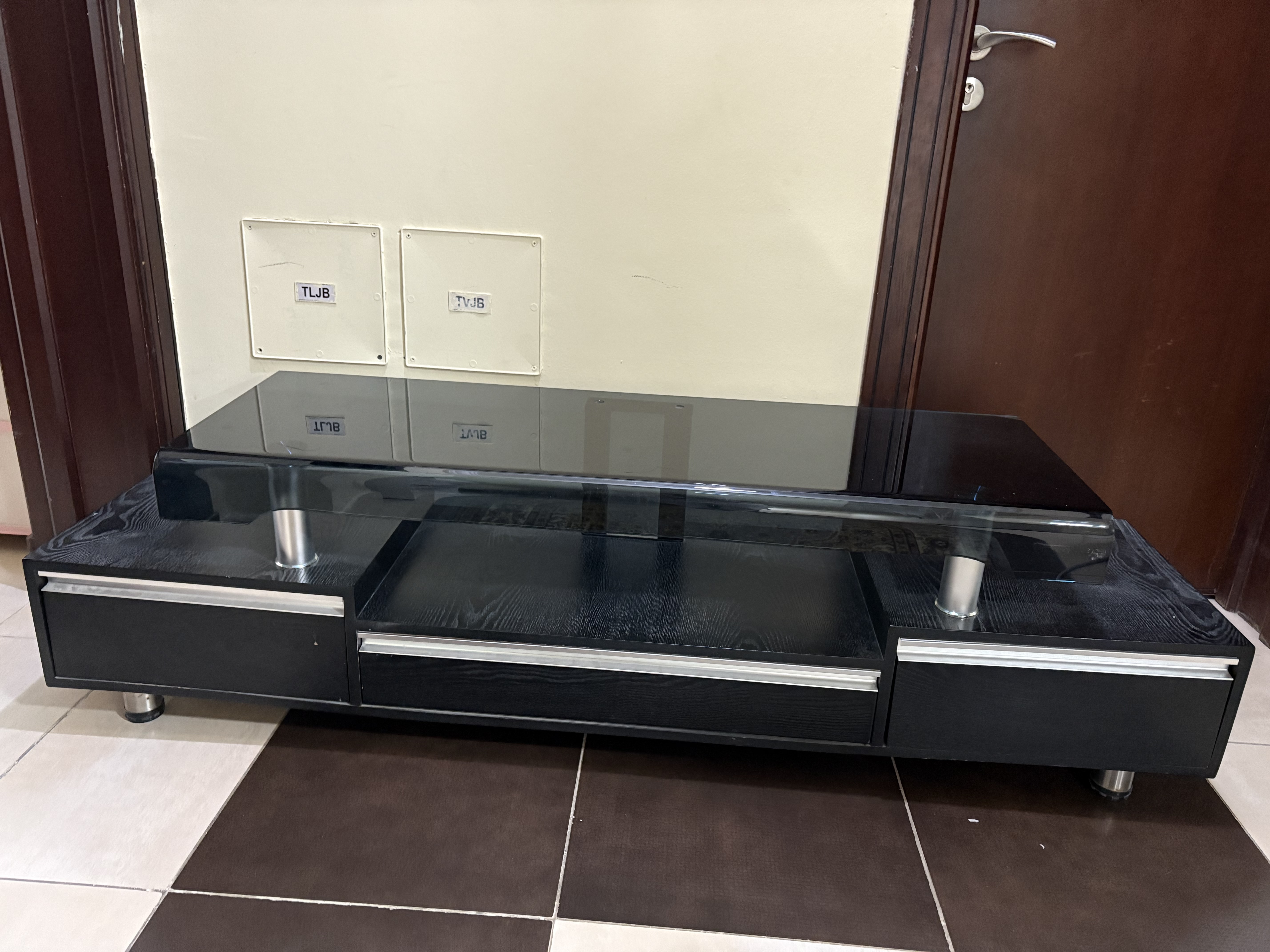 TV table  - Image 2