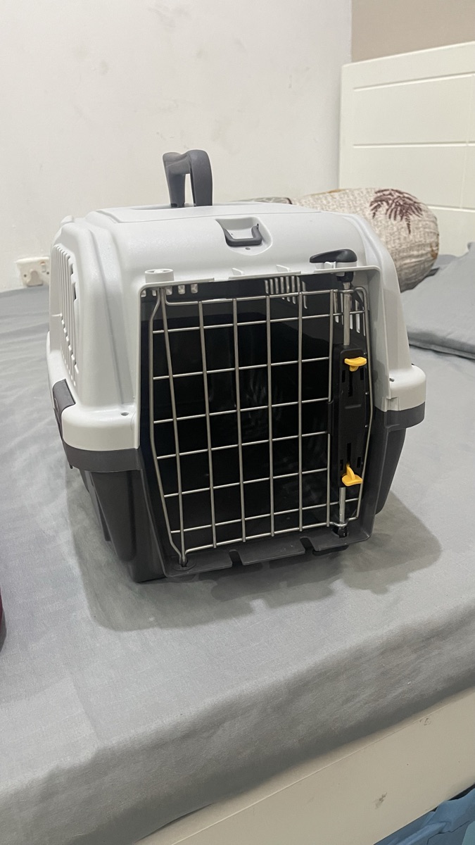 Pet Travel Carrier for sale. IATA Airline Approved . Skudo 2 for sale. Newer Used. Completely new with no Scratches - Image 1
