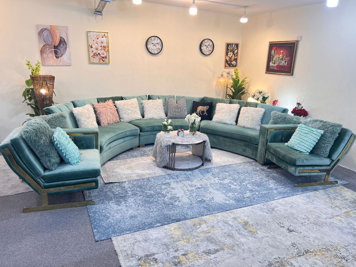 Homes r us brand U shape sofa - Image 7