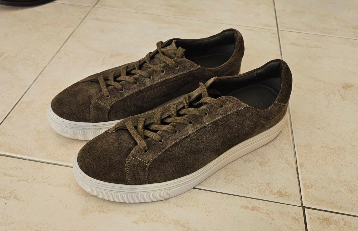 Branded Sneakers for sale in excellent condition - Image 4