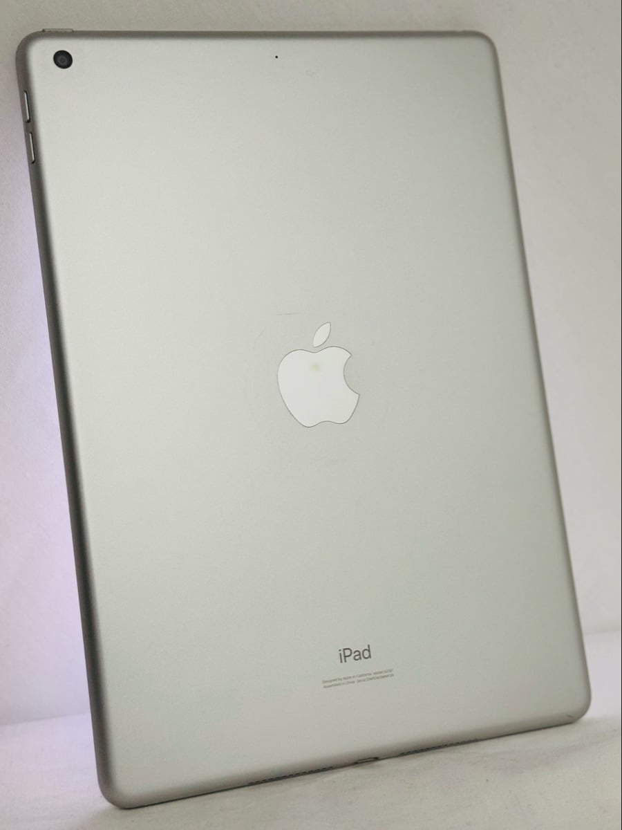 IPAD 7th generation 128gb in good condition No any issues ready to use I sell at only 420qr Call or WhatsApp 31067127 - Image 1