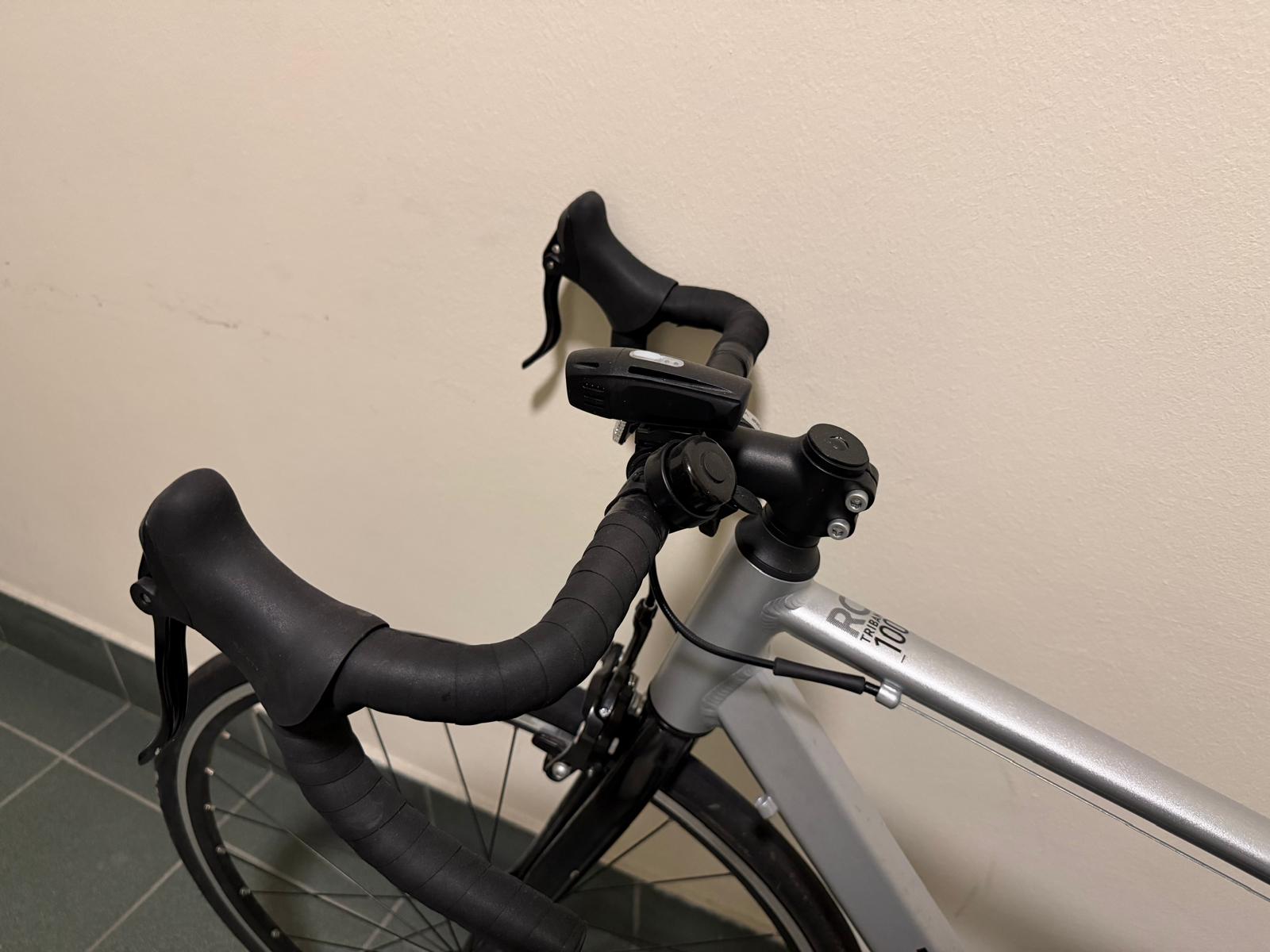 Triban RC 100 Road Bike - Image 3