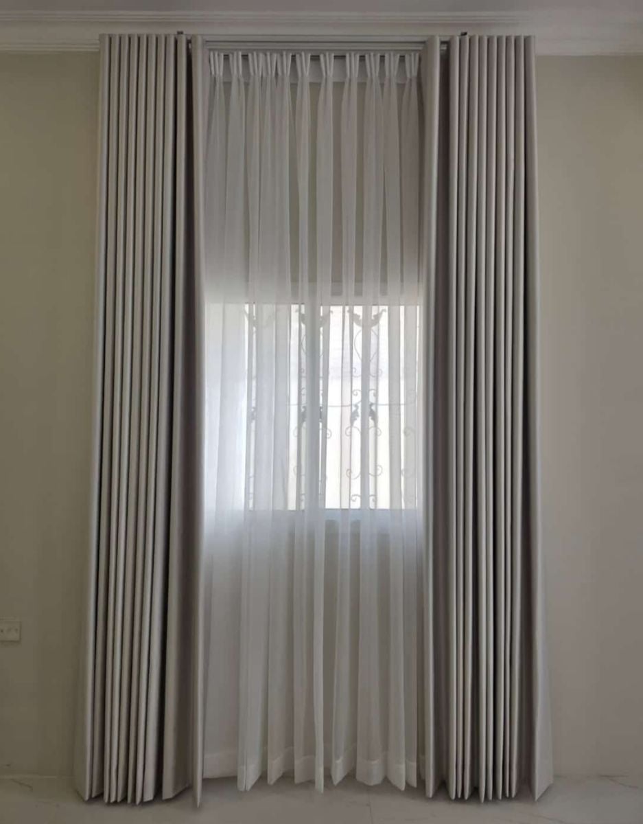 Curtain and sofa carpet - Image 4