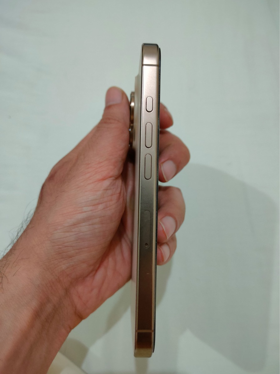 iPhone 16 Pro - Image 3