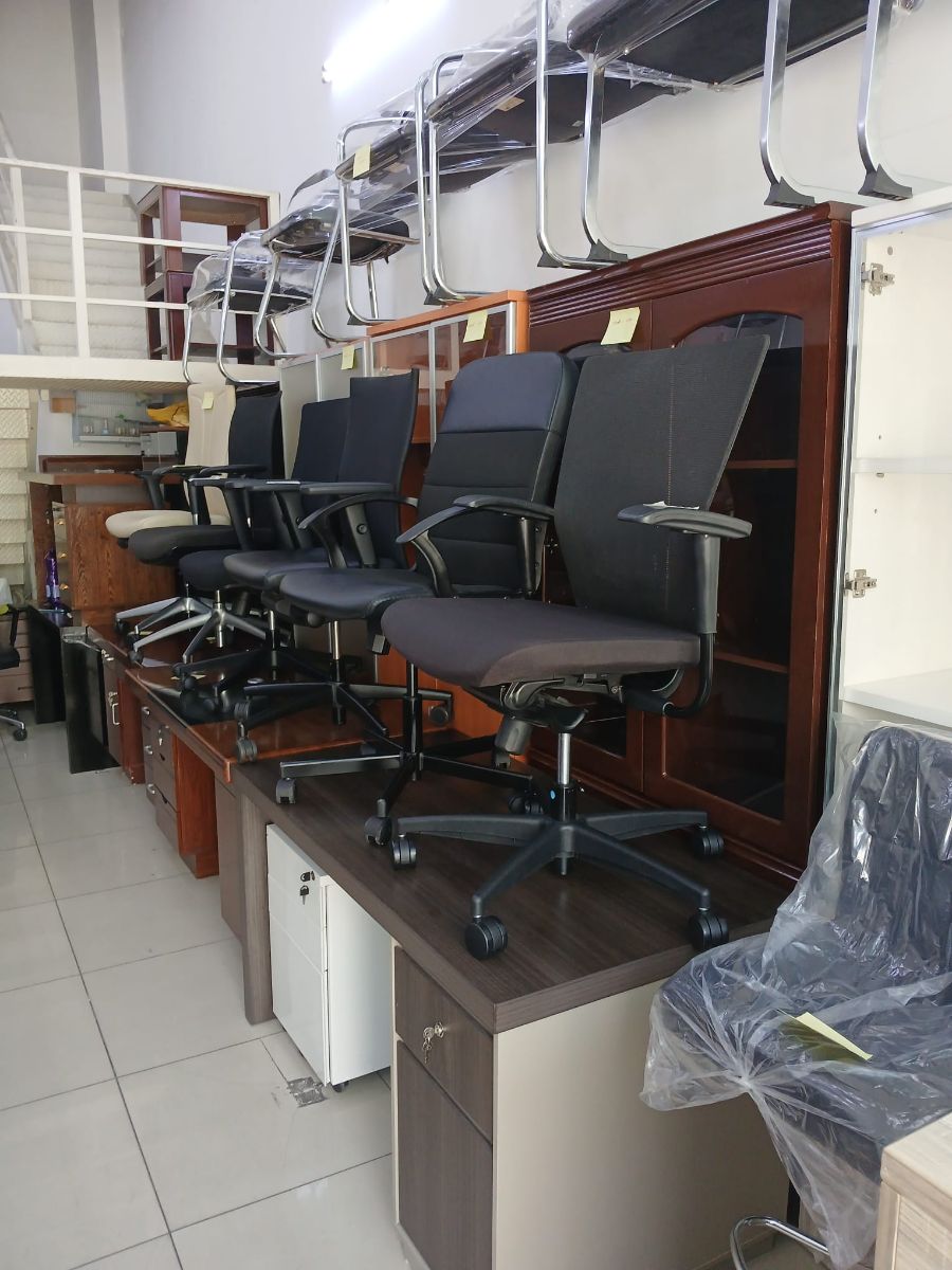 Used office desk and chair buy sell in qatar 55157083 - Image 12