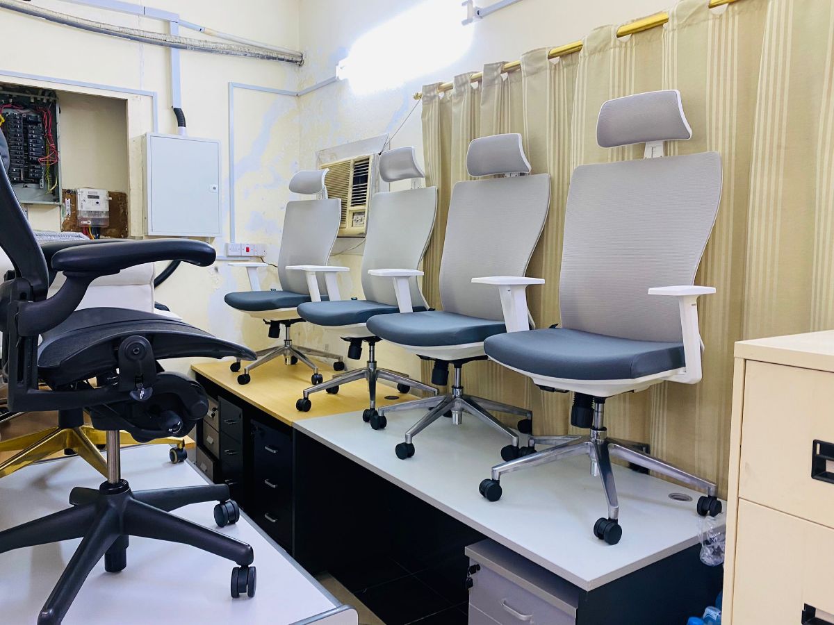 Used office furniture selling and buy - Image 17