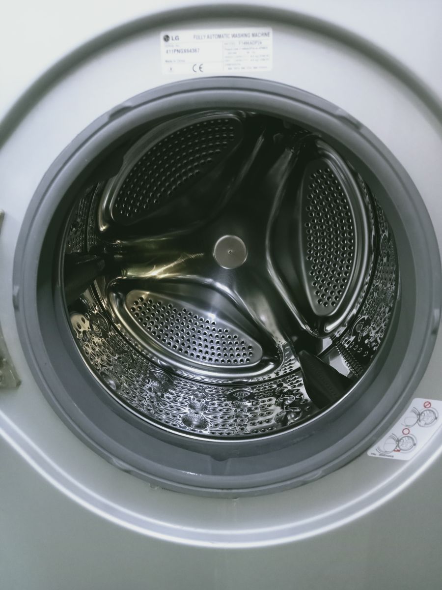 LG 8/4 kg washing machine for sale - Image 1