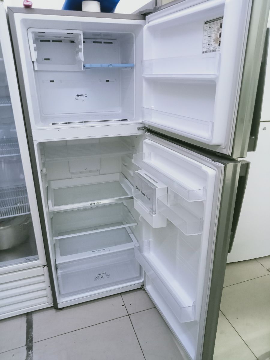 Samsung refrigerator available for sale - Image 2